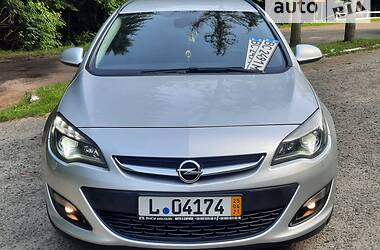 Универсал Opel Astra 2015 в Дрогобыче