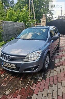 Хэтчбек Opel Astra 2007 в Чугуеве