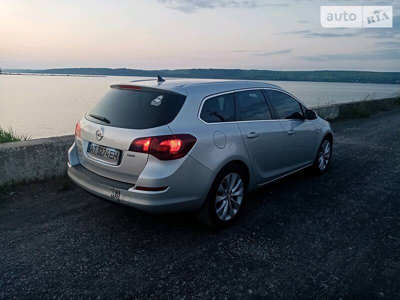 Універсал Opel Astra 2011 в Бурштині
