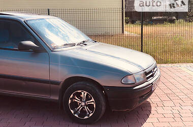 Хэтчбек Opel Astra 1995 в Жидачове