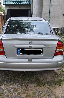 Седан Opel Astra 2004 в Ровно