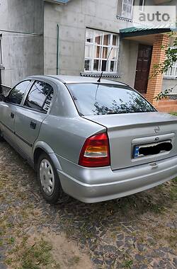 Седан Opel Astra 2004 в Ровно