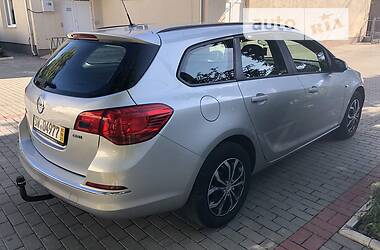 Универсал Opel Astra 2013 в Хусте