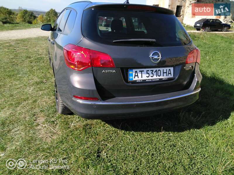 Універсал Opel Astra 2015 в Івано-Франківську