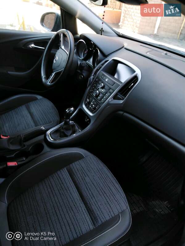 Універсал Opel Astra 2015 в Івано-Франківську