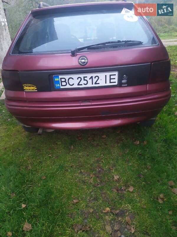 Седан Opel Astra 1992 в Сколе фото 3 Седан Opel Astra 1992 в Сколе