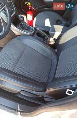 Универсал Opel Astra 2012 в 