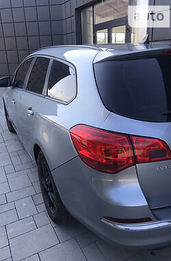 Универсал Opel Astra 2013 в Тячеве