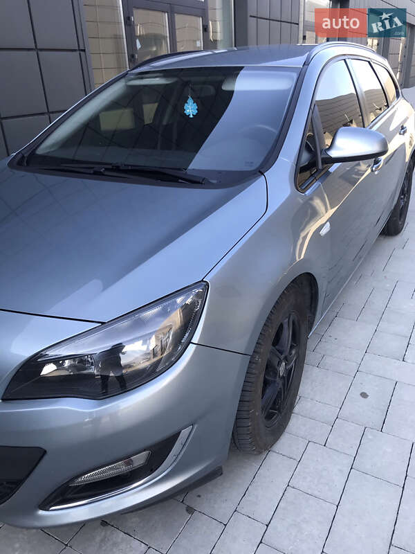Универсал Opel Astra 2013 в Тячеве