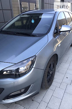 Универсал Opel Astra 2013 в Тячеве