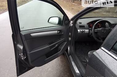 Универсал Opel Astra 2010 в Радивилове