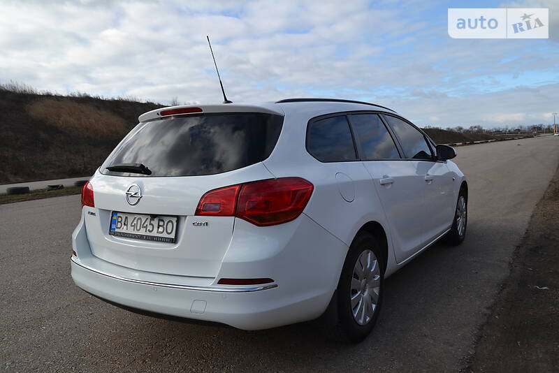 Универсал Opel Astra 2014 в Первомайске