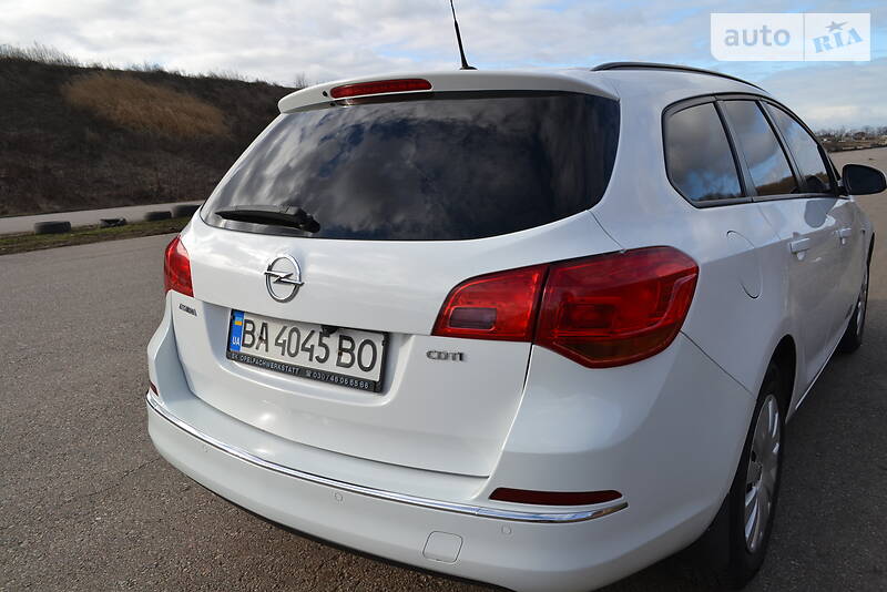 Универсал Opel Astra 2014 в Первомайске
