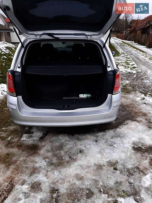 Универсал Opel Astra 2010 в Дрогобыче