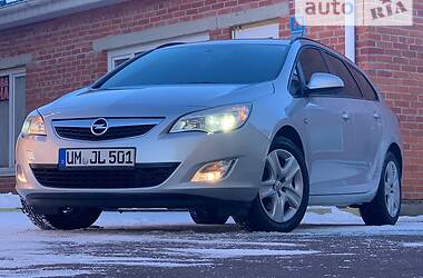 Универсал Opel Astra 2012 в Дрогобыче