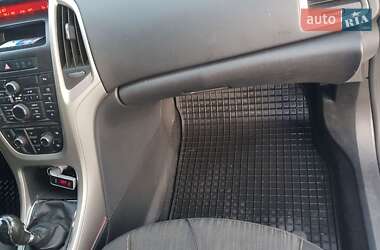 Универсал Opel Astra 2011 в Львове