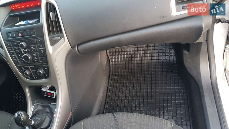 Универсал Opel Astra 2011 в Львове