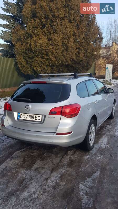 Универсал Opel Astra 2011 в Львове