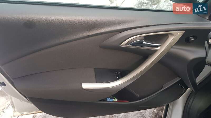 Универсал Opel Astra 2011 в Львове