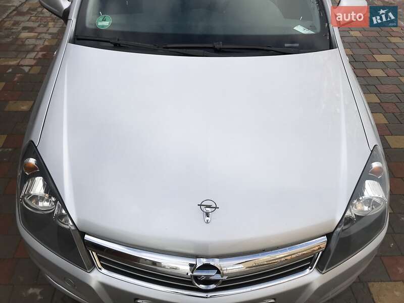 Универсал Opel Astra 2010 в Дрогобыче