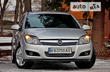 Седан Opel Astra 2012 в Києві