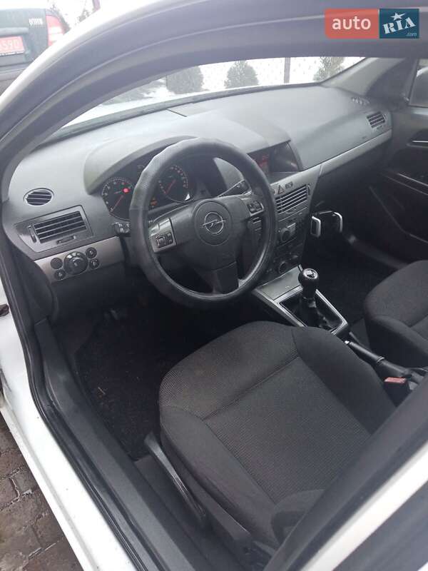 Универсал Opel Astra 2006 в Городке