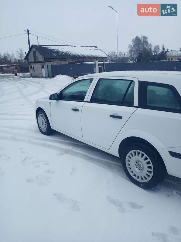 Универсал Opel Astra 2006 в Городке