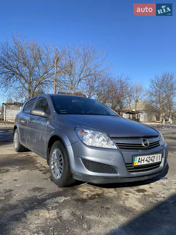 Хэтчбек Opel Astra 2008 в Луцке