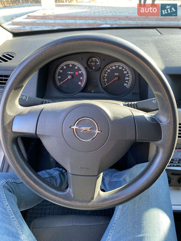 Хэтчбек Opel Astra 2008 в Луцке