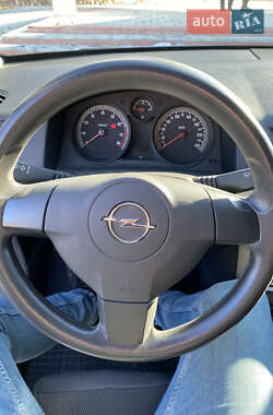 Хэтчбек Opel Astra 2008 в 