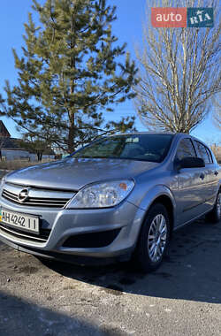 Хэтчбек Opel Astra 2008 в 