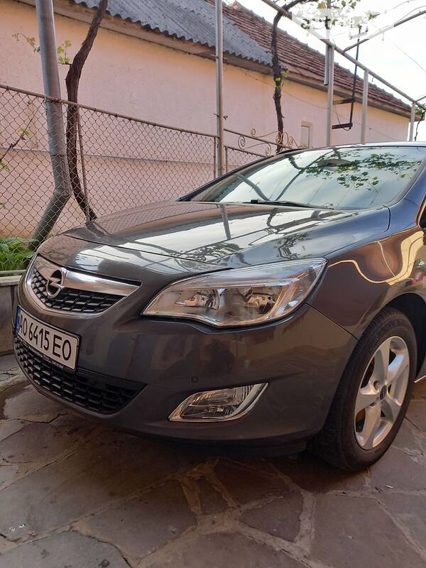 Универсал Opel Astra 2011 в Мукачево