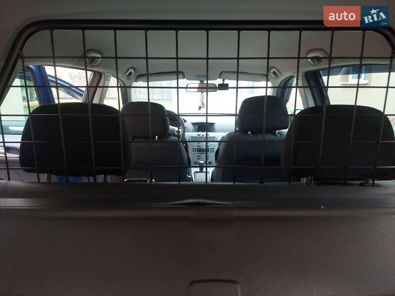 Универсал Opel Astra 2010 в Косове