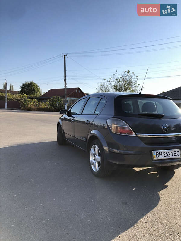 Хэтчбек Opel Astra 2007 в Захарьевке