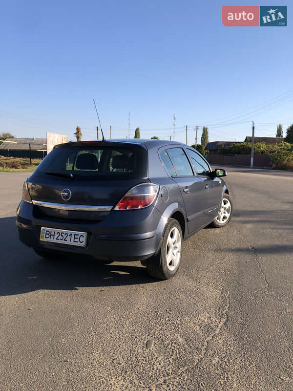 Хэтчбек Opel Astra 2007 в Захарьевке