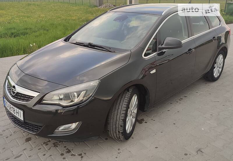 Универсал Opel Astra 2012 в Тячеве