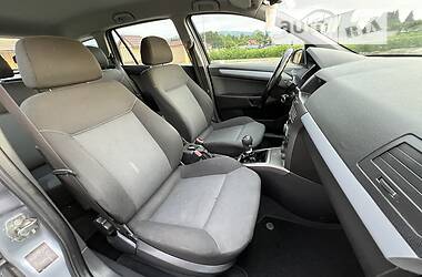 Универсал Opel Astra 2006 в Иршаве