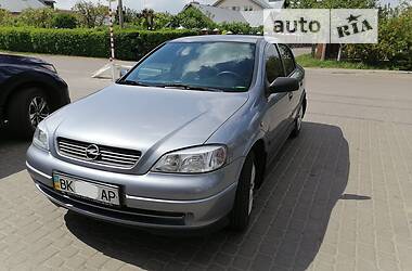 Седан Opel Astra 2008 в Ровно