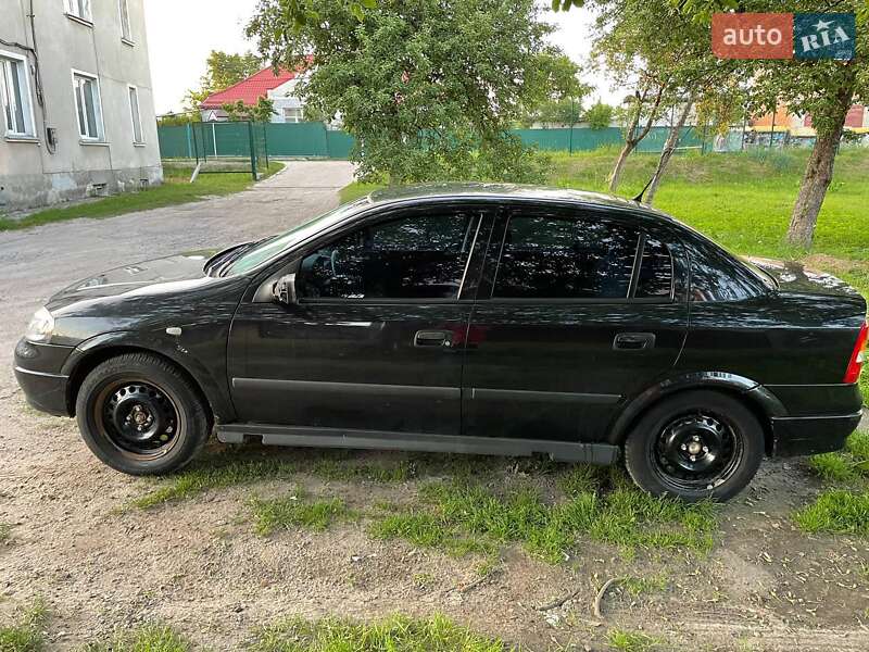 Седан Opel Astra 2008 в Львове