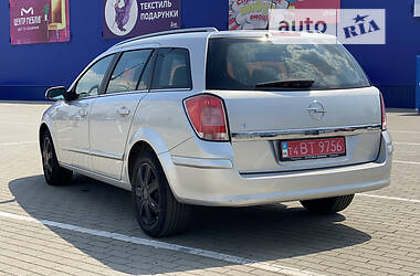 Универсал Opel Astra 2005 в Нововолынске