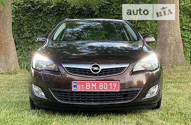 Универсал Opel Astra 2012 в 