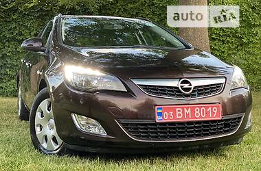 Универсал Opel Astra 2012 в 