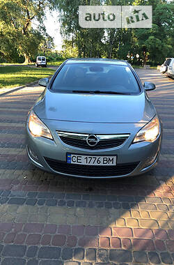 Хэтчбек Opel Astra 2011 в Черновцах