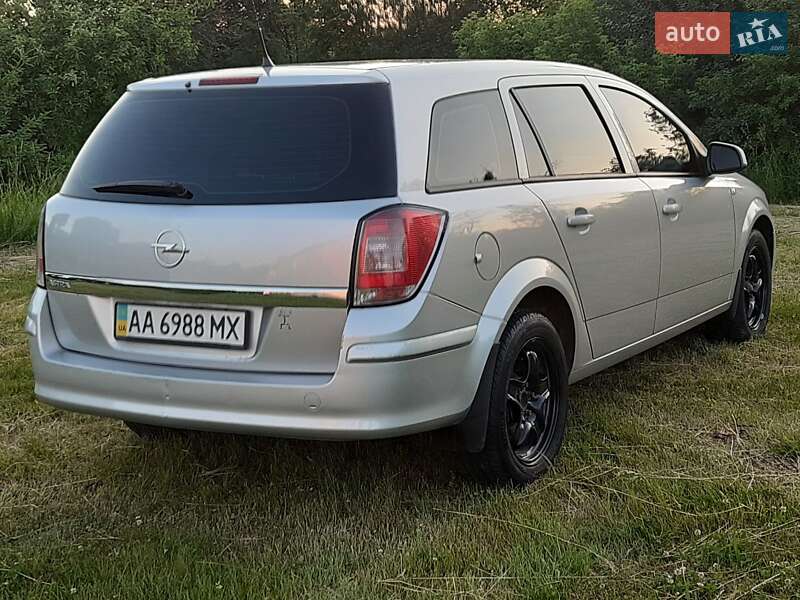 Универсал Opel Astra 2013 в Киеве