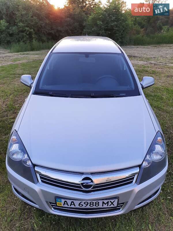 Универсал Opel Astra 2013 в Киеве