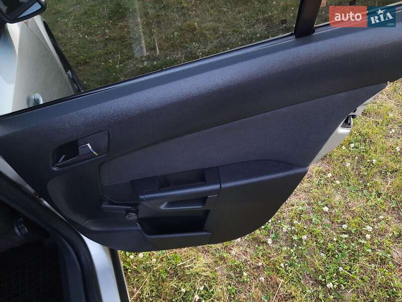 Универсал Opel Astra 2013 в Киеве