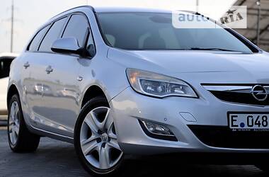 Універсал Opel Astra 2012 в Дрогобичі