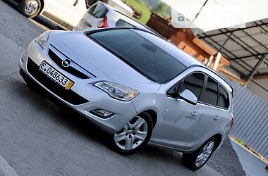 Універсал Opel Astra 2012 в Дрогобичі