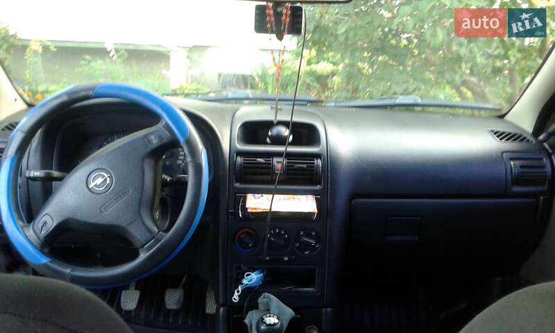 Седан Opel Astra 2003 в Подволочиске
