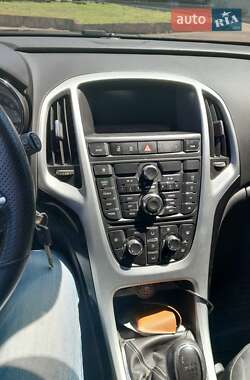 Купе Opel Astra 2013 в Кам'янському